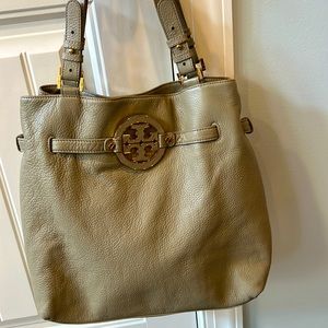 STUNNING TORY BURCH AMANDA TOTE BAG